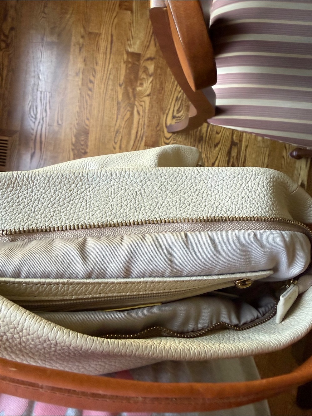 Valentina leather satchel/purse color cream and tan straps . Handles - Picture 15 of 15